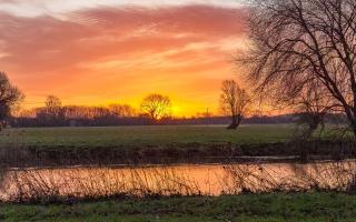 David King took his winter sky at Huntingdon riverside.