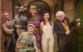 Wagner, Alberta, Stella, Gibbon and Soot in Awful Auntie Live
